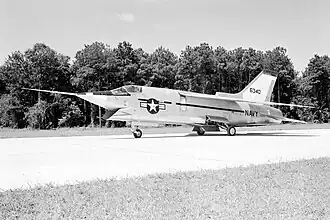 Vought XF8U-3 Crusader III (BuNo 146340) při zkouškách 10. září 1959