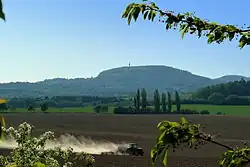 Vrátenská hora a orba z Komošína