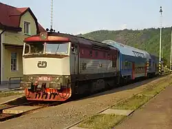 Osobní vlak do Čerčan ve stanici.