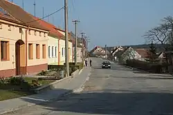 Centrum Vranína s křížem a zvoničkou