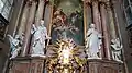 Sochy na hlavním oltáři kostela ve Vranově