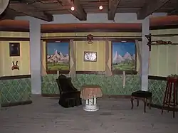 Kulisy kupé, v němž se hra odehrává