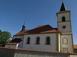 Bývalý farní kostel Nejsvětější Trojice ve Vrcholtovicích.