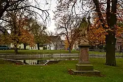 Vrskmaň - socha svatého Jana Nepomuckého.jpg