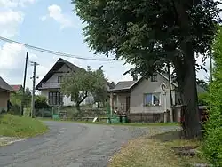 Domy v zatáčce (směr Vernýřov)