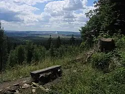 Pohled z vyhlídky pod vrcholem Louštína