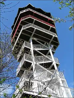 Vyhlídková věž na Hradové