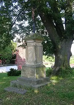 Kříž ve Vyskeři u penzionu