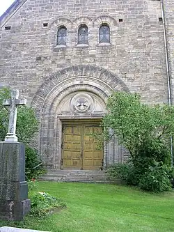 Portál kostela Nanebevzetí Panny Marie (Vyskeř)