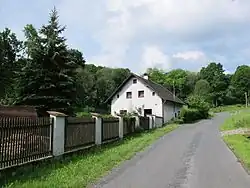 Průjezdní silnice s čp. 65