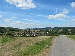 Pohled na obec od sousedních Drnovic