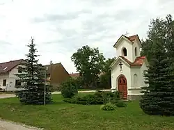 Vysoký Újezd, Tyršova náves, kaplička.JPG