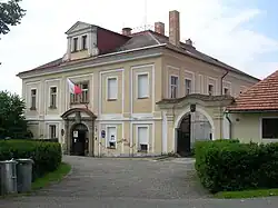 Vysoký Chlumec, obecní úřad (01).jpg