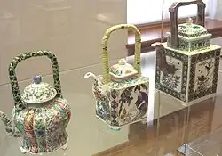 Tři čajové konvičky, vláda císaře Kchang-si