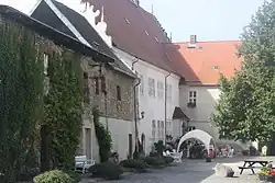 Nádvoří vodního hradu