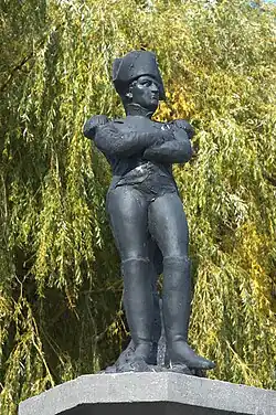 Napoleonova socha před návštěvnickým centrem