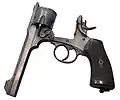 Revolver Webley Mk VI se sklopenou hlavní