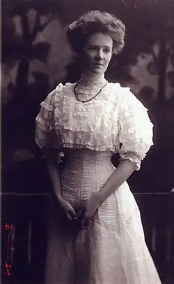 Elizabeth Coughlin Young, svatební fotografie