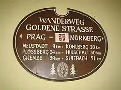 Deska v průjezdu Staré radnice ve Weidenu