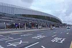 Interiér letištní budovy v roce 2012