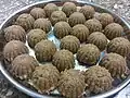 Laddu, tradiční indická sladkost z Buchanania lanzan