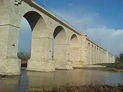 Železniční viadukt v Bolesławci nad řekou Bóbr