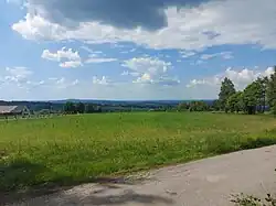 Pohled na město Tarnów z vrcholku hory Trzemeska u města Tuchów