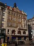 Wiehlův dům diagonálně ze středu Václavského náměstí