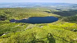 Wielki Staw z červené značky