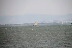 "Most nikam" v pozadí skály Babakaj