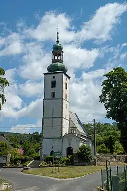 Pohled na věž kostela