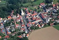 Letecký pohled na centrum vsi