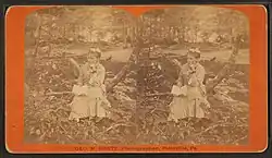 Sedící žena s knihou