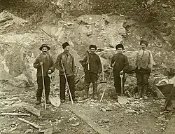 Skupinový portrét pěti dělníků, Kirkenes 1907