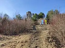 Přístup do skal, v pozadí Wysoka