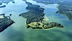 Ostrov na jezeře Wdzydze (Kašubské moře)