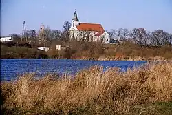 Pohled na kostel sv. Jiljí a řeku Bug