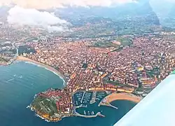 Letecký snímek Gijónu