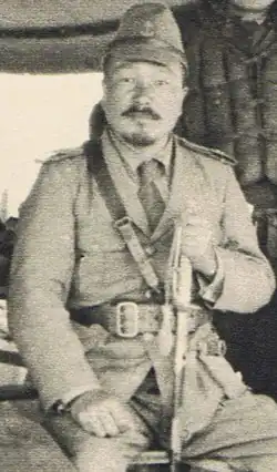 Šósa (少佐 ~ korvetní kapitán) Jasuna Kozono na letišti Kunda, Čína, podzim 1937.