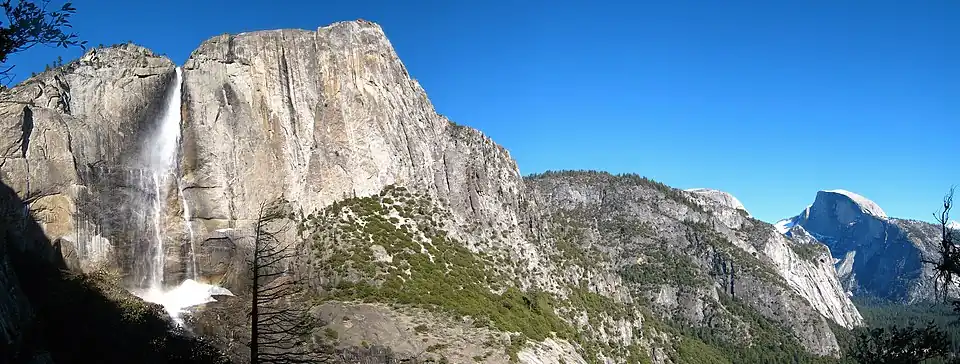 Yosemitský vodopád a Half Dome v zimě