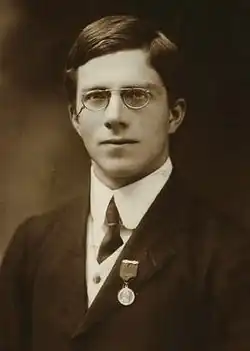 Ronald Fisher (1913)