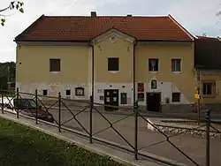 Bývalá fara v Záblatí.