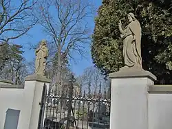 Záhlinice, hřbitov, Panna Maria a Ježíš.jpg