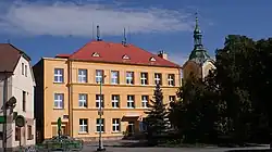 Budova školy v Litni, kterou navštěvoval v době pobytu v Litni (Základní škola Františka Josefa Řezáče)