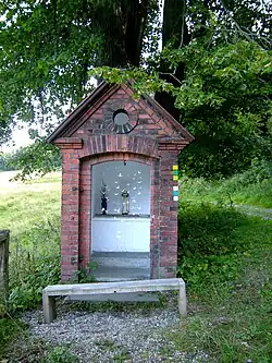 Výklenková kaplička v Zálesí