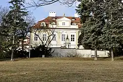 Zámeček Hanspaulka se zahradou