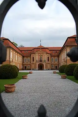 Zámek Štiřín přeměněný na sanatorium, kde Přemysl Pitter organizoval ozdravné pobyty pro děti v letech 1945 až 1947