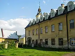 Pohled na severní křídlo od parku