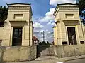 Klasicistní brána do zámeckého areálu