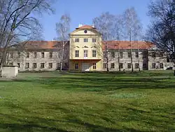 Pohled na zámek z parku